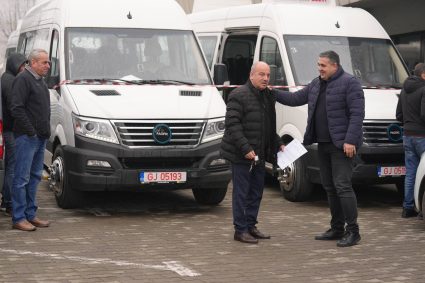 Microbuz electric nou pentru elevii din Turburea